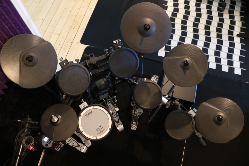 Roland TD-11K expanded with an extra cymbal and an extra tom using a drumsplitter cable.